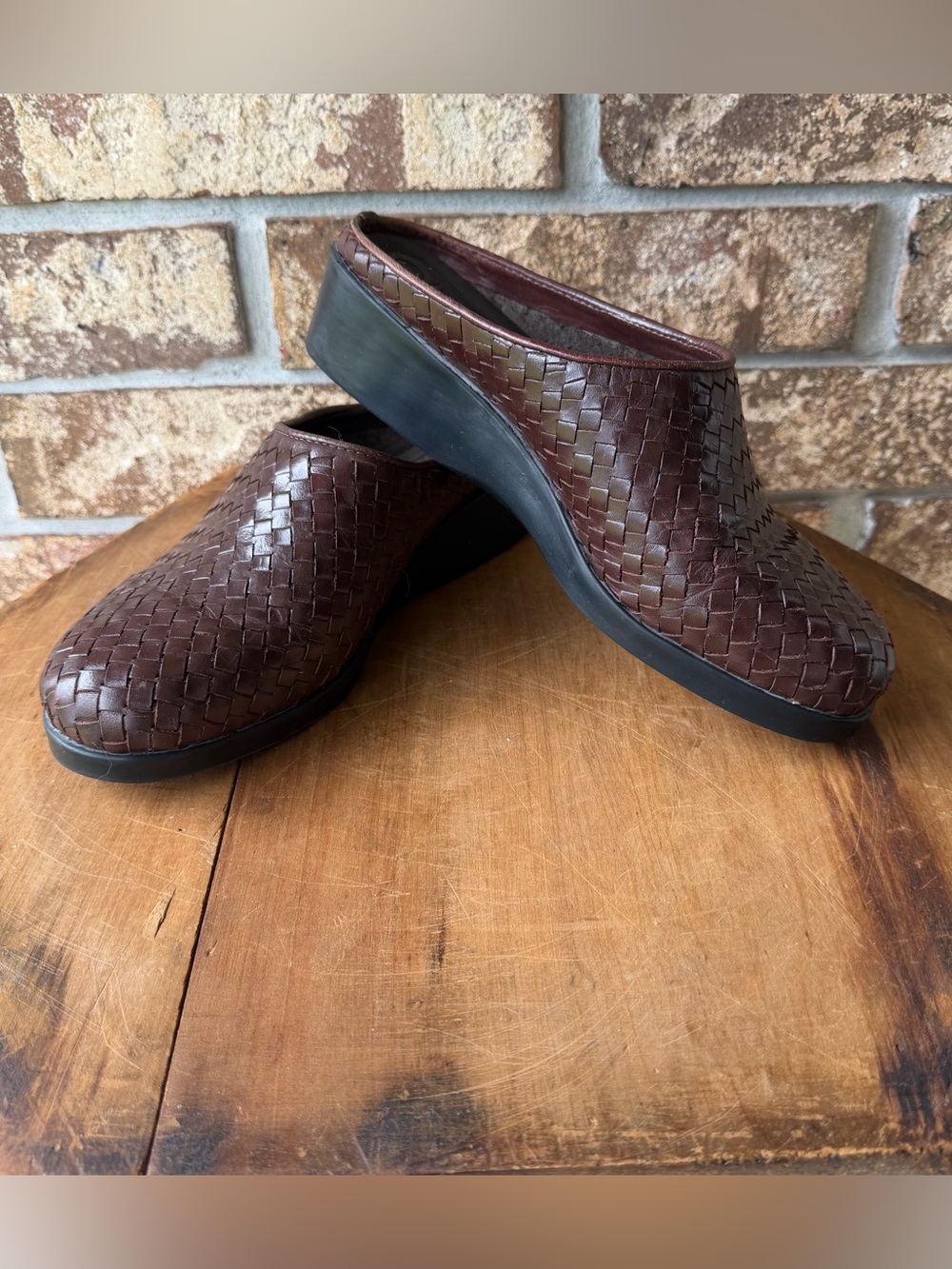 Predictions Leather Collection Clogs Women’s Size 7.5 Wide Woven Leather Nice!